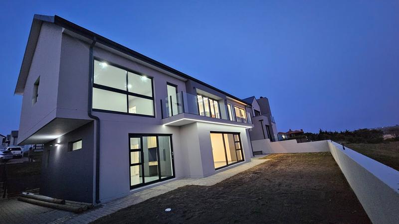 4 Bedroom Property for Sale in Outeniquasbosch Western Cape